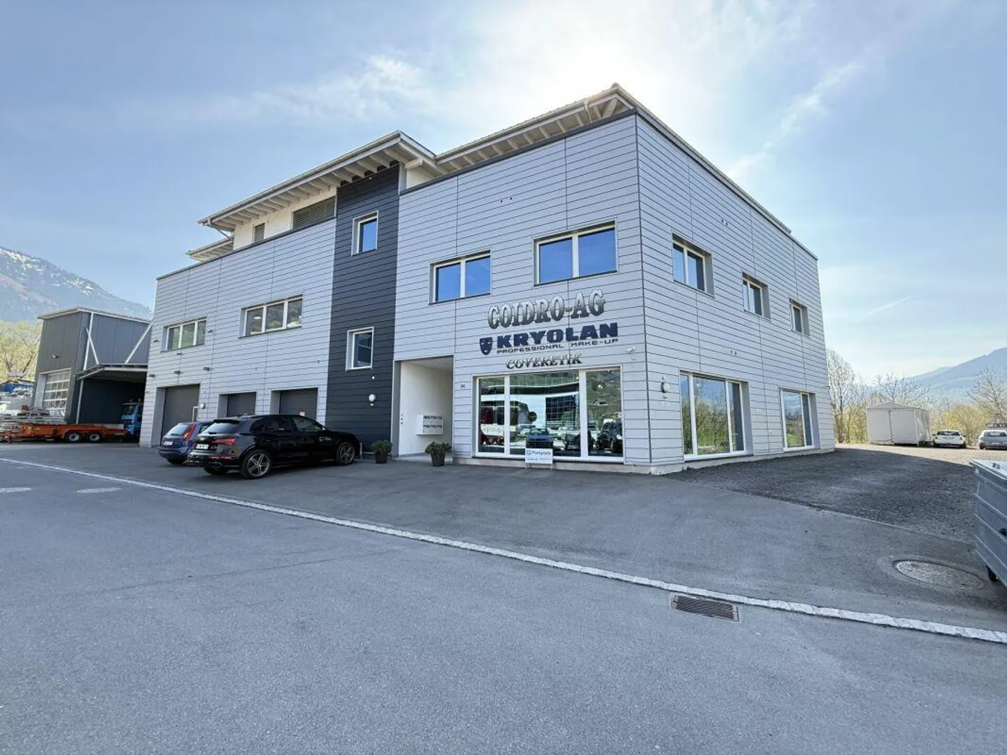 Brilliant commercial space with access ramp - Photo 3 of 18