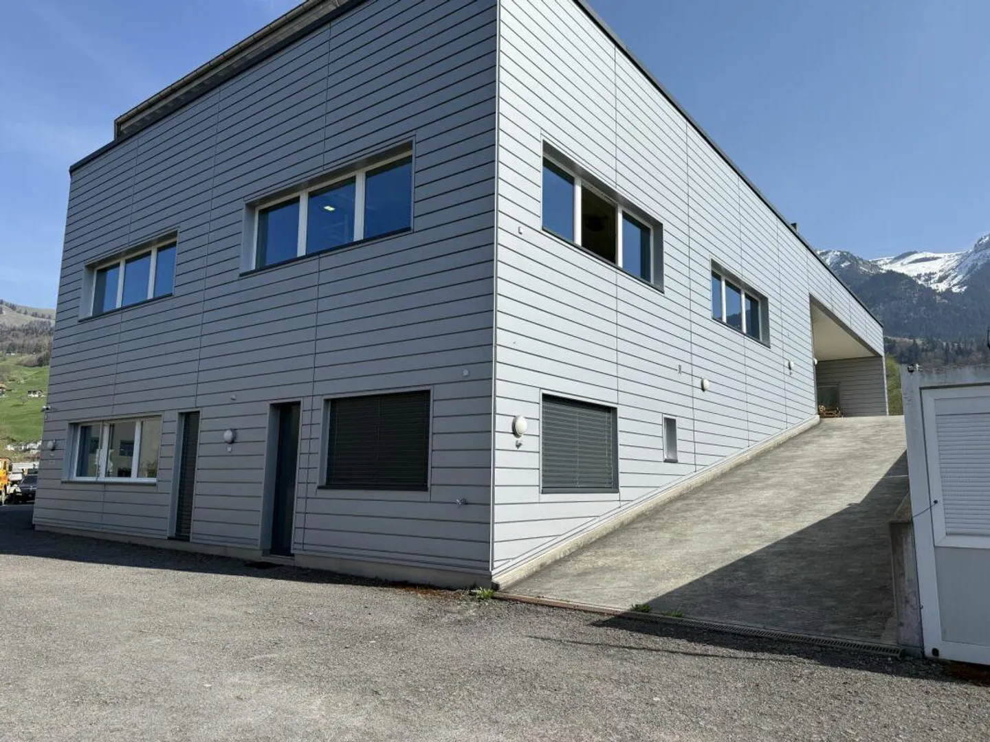 Brilliant commercial space with access ramp - Photo 4 of 18