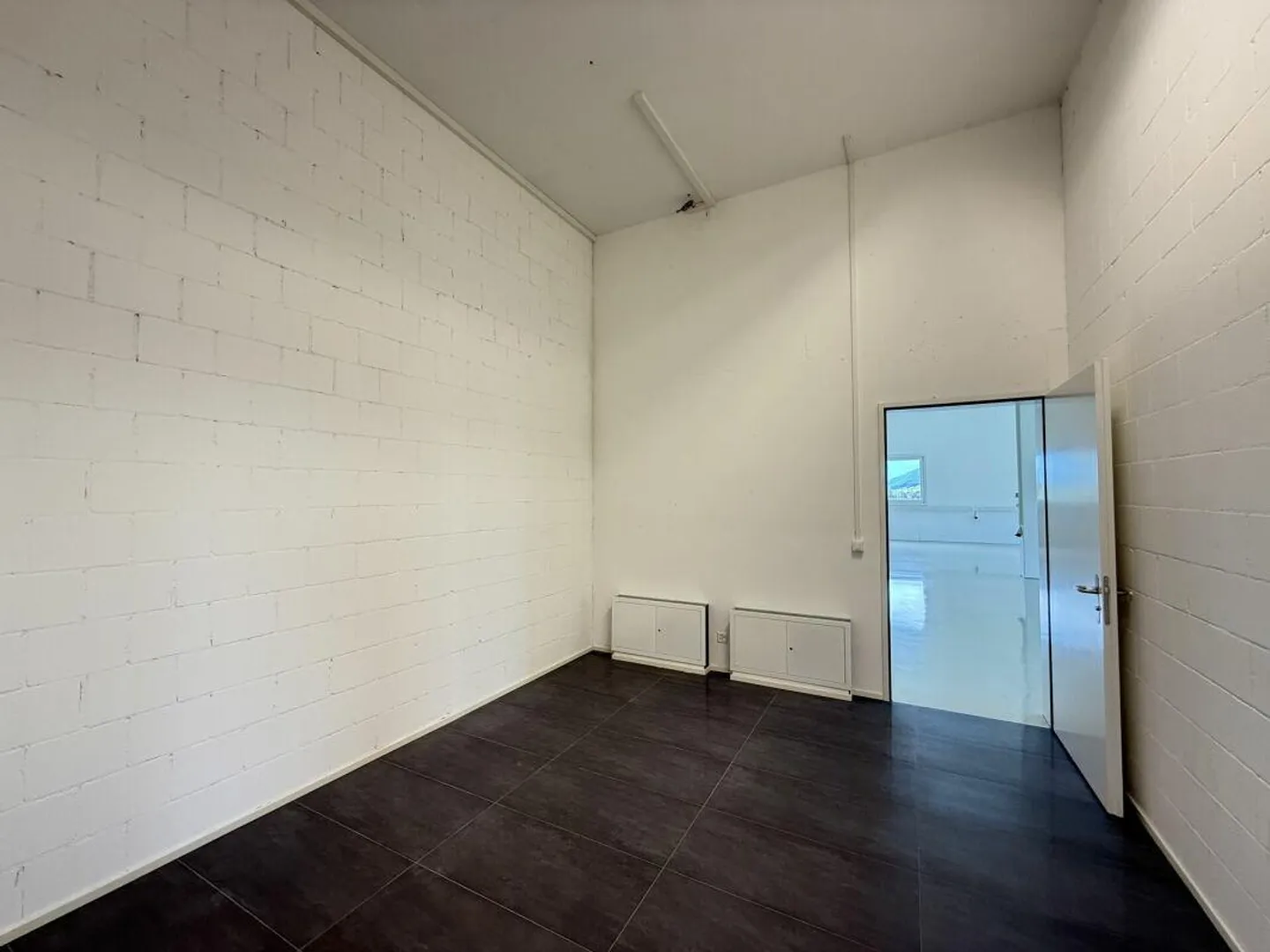 Brilliant commercial space with access ramp - Photo 10 of 18