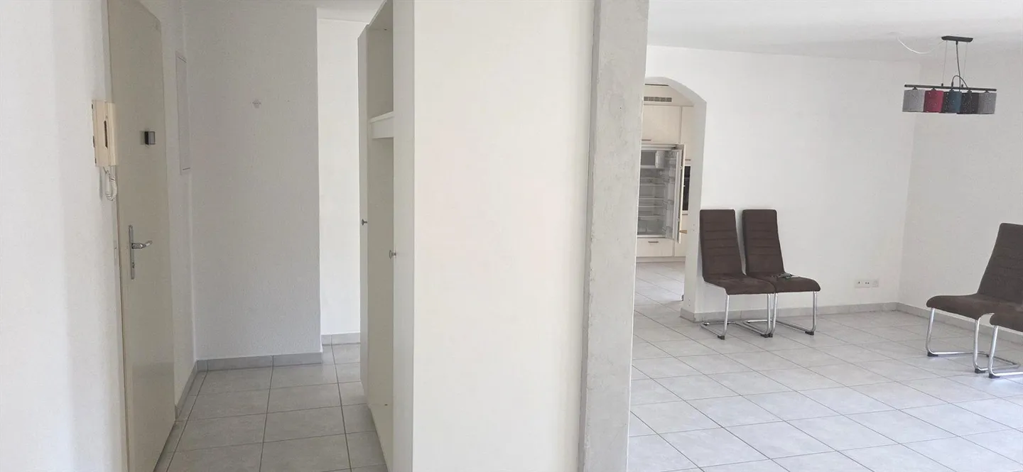Geräumige Wohnung mit Balkon - Foto 3 von 18