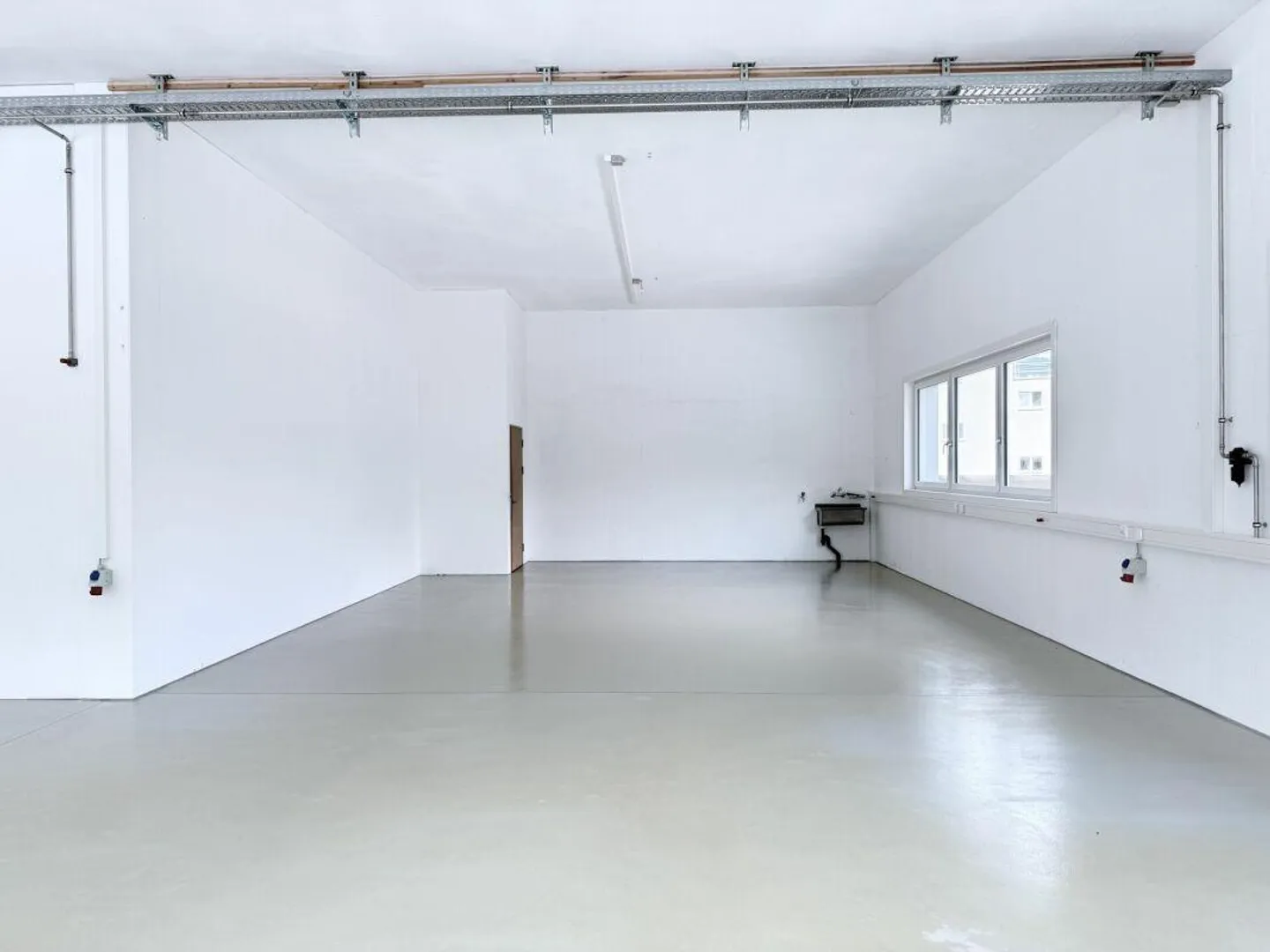 Brilliant commercial space with access ramp - Photo 12 of 18