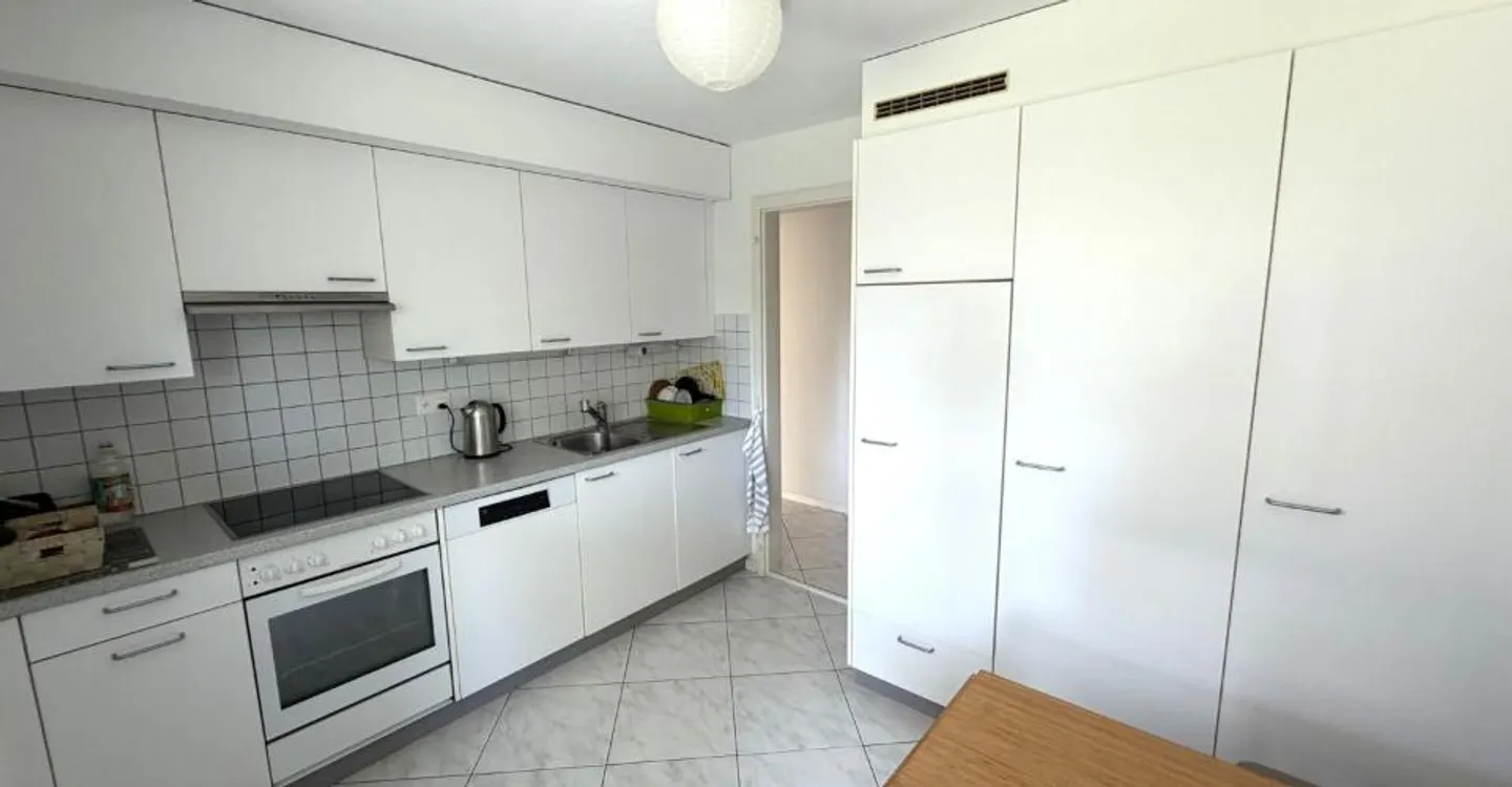 La Neuveville, magnificent 3.5-room apartment on the lower ground floor with balcony - Photo 1 of 8