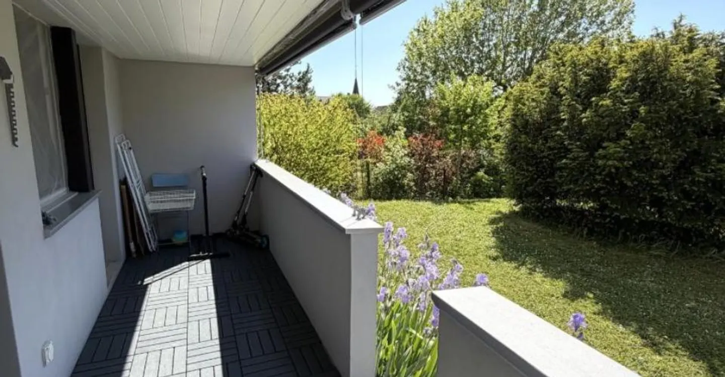 La Neuveville, magnificent 3.5-room apartment on the lower ground floor with balcony - Photo 2 of 8