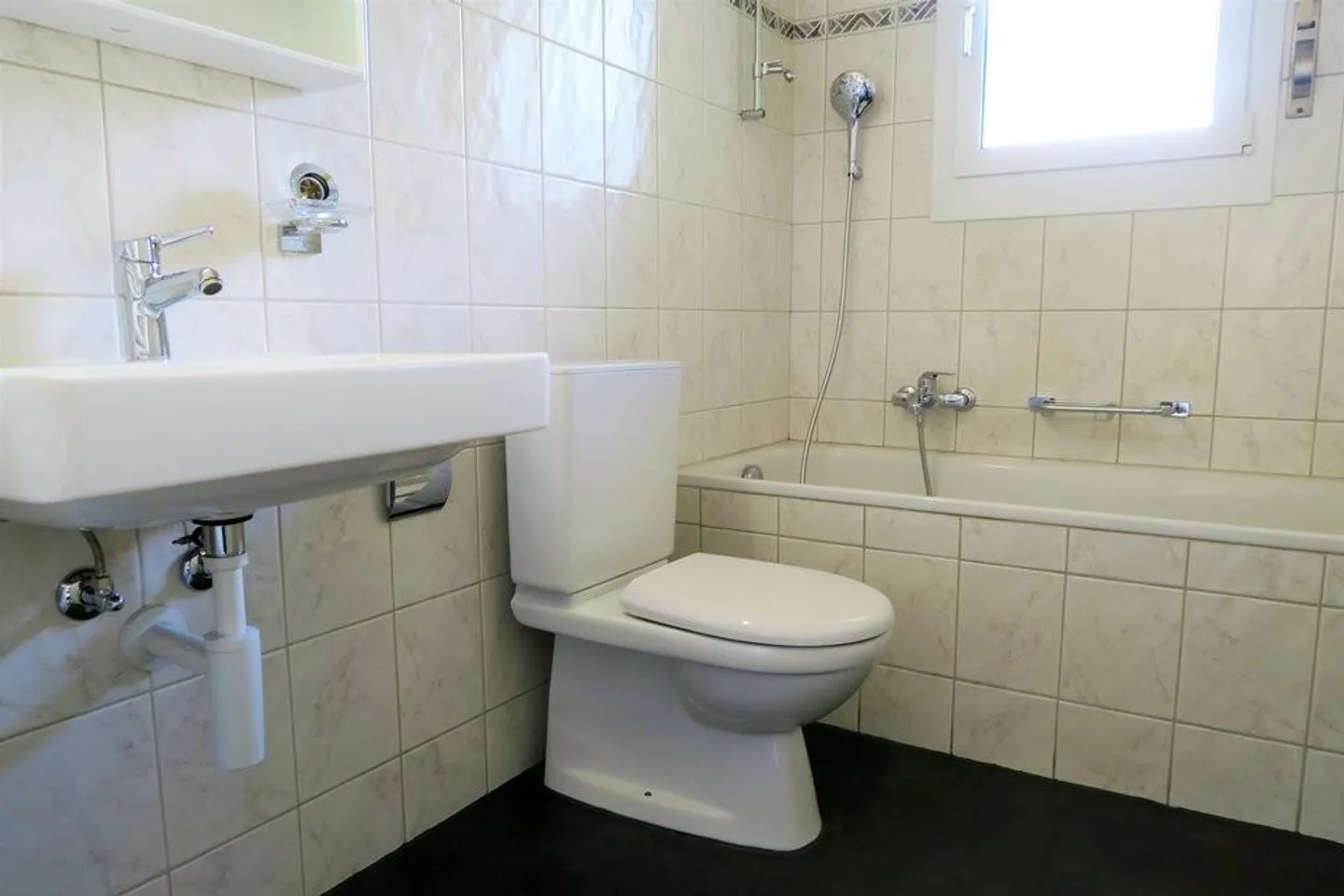 Living with a view of Lake Thun - Photo 3 of 7