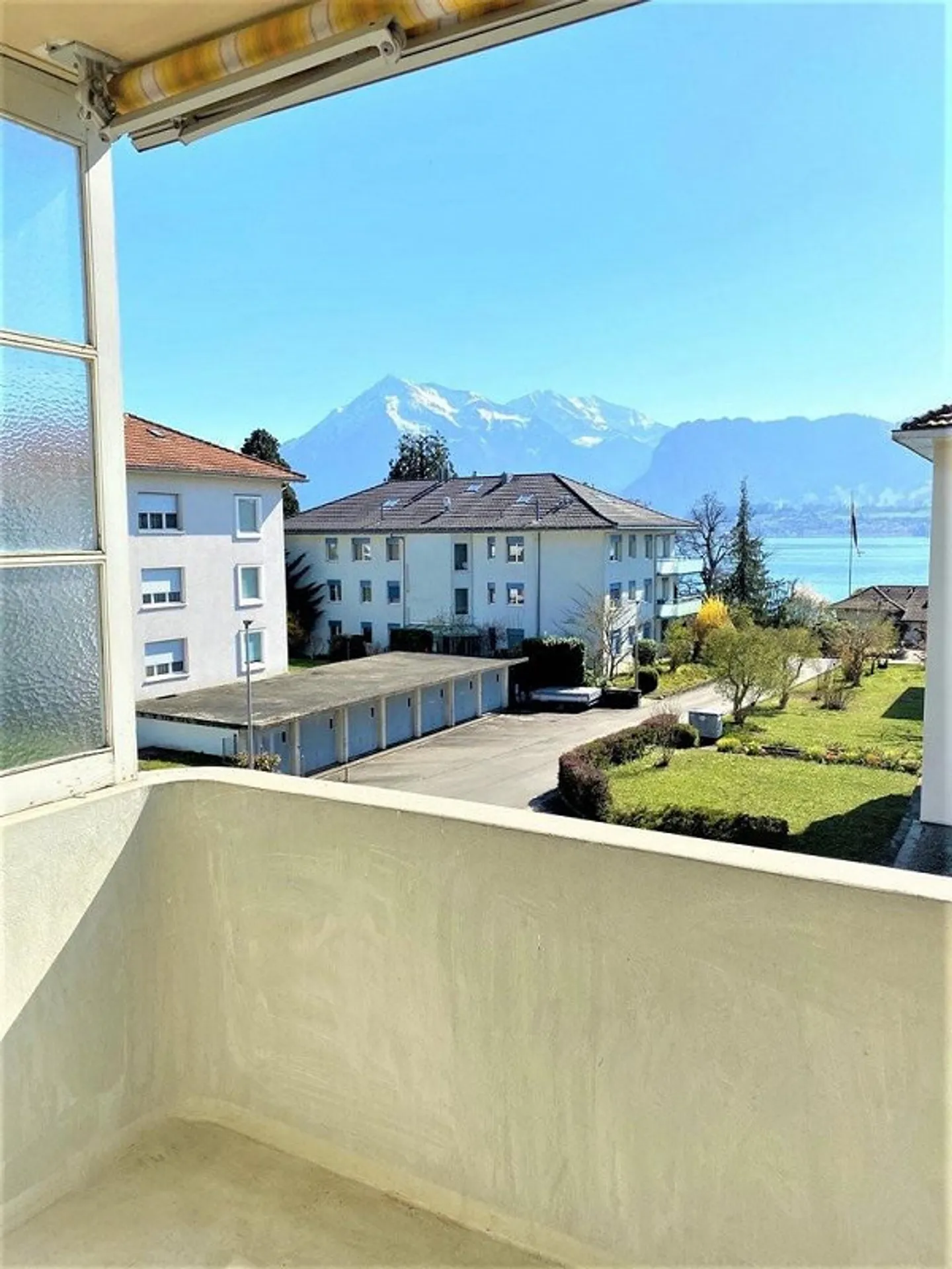 Living with a view of Lake Thun - Photo 7 of 7