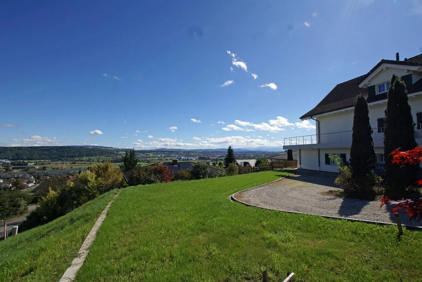 Proprietà spaziosa con due unità abitative e terreno edificabile - Foto 11 di 11