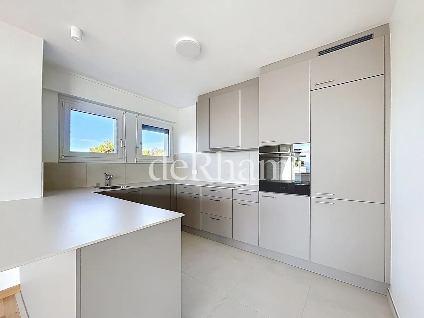 Penthouse rénové avec vue sur le lac - Photo 12 sur 13