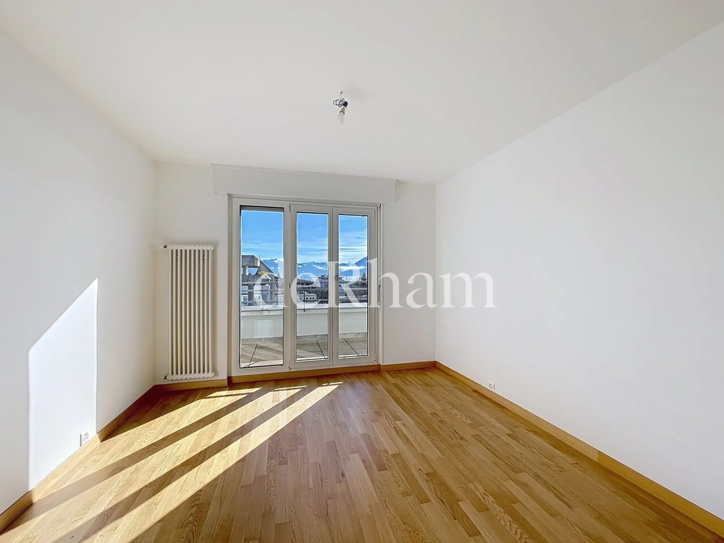 Penthouse rénové avec vue sur le lac - Photo 8 sur 13