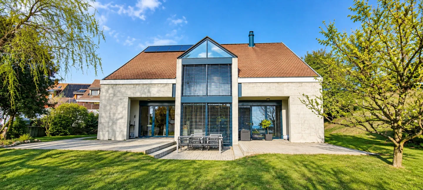 A generous and bright family villa, available immediately - Photo 1 of 1