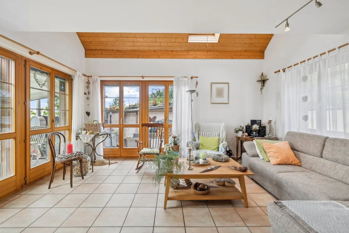 Charming single-family home with optional plot - Photo 2 of 5