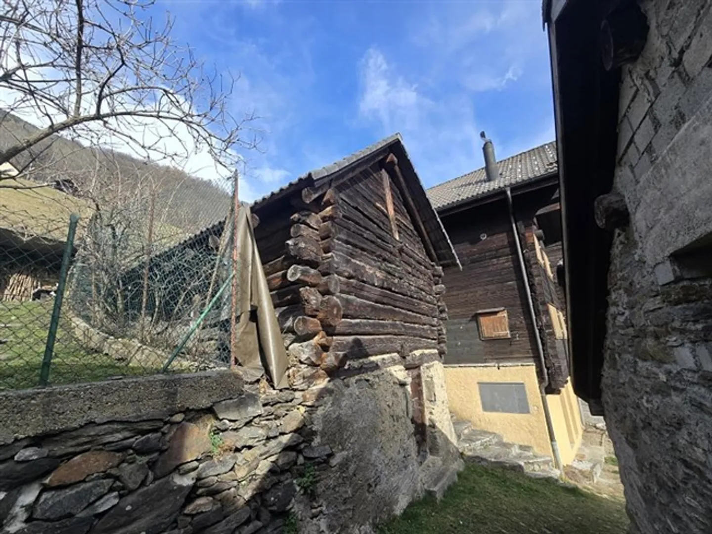 Charmante Renovierungsmöglichkeit - Foto 2 von 3