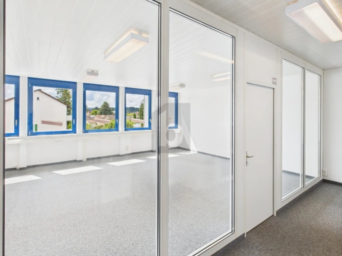 «ERFOLG BEGINNT AN DIESEM STANDORT» - Foto 1 von 5