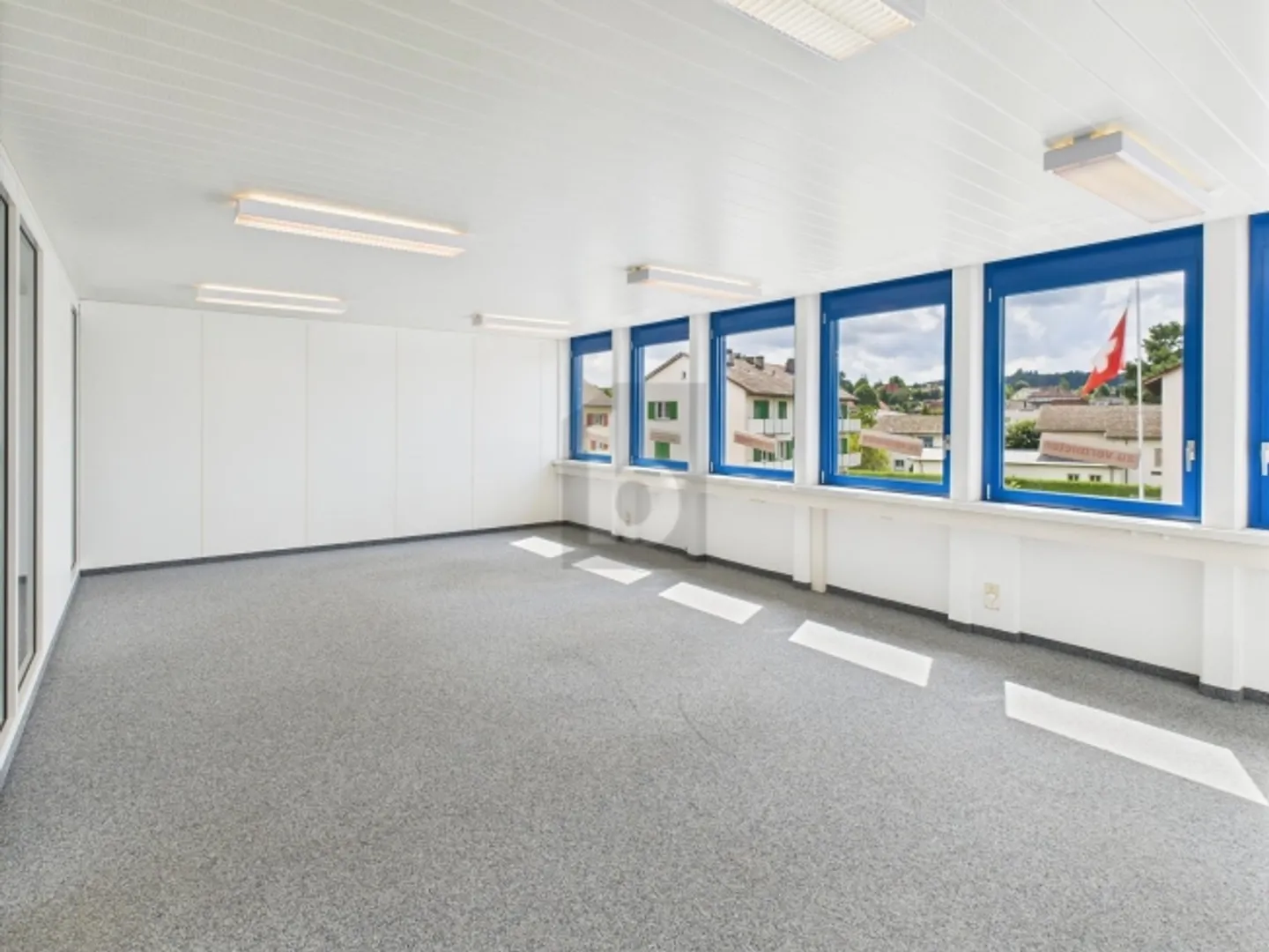 «ERFOLG BEGINNT AN DIESEM STANDORT» - Foto 2 von 5