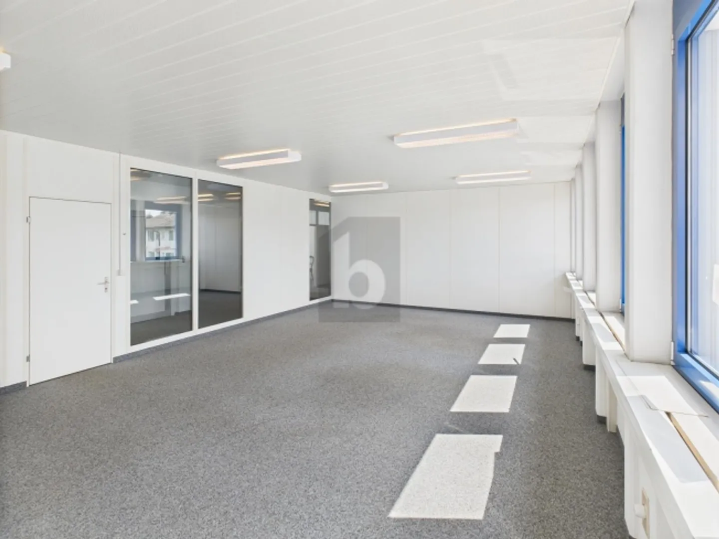 «ERFOLG BEGINNT AN DIESEM STANDORT» - Foto 3 von 5