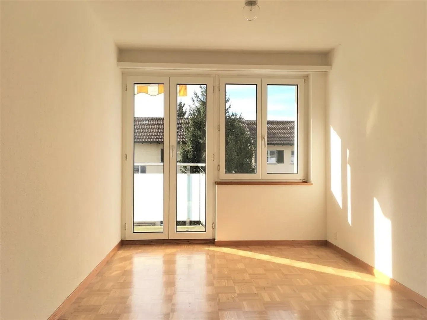 Family apartment seeks new residents - Photo 3 of 6