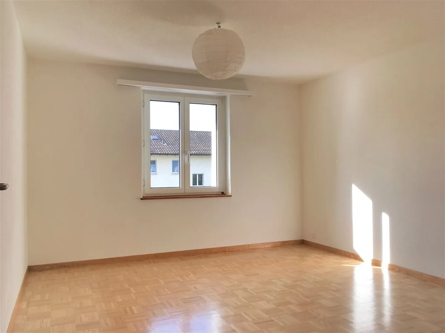 Family apartment seeks new residents - Photo 4 of 6