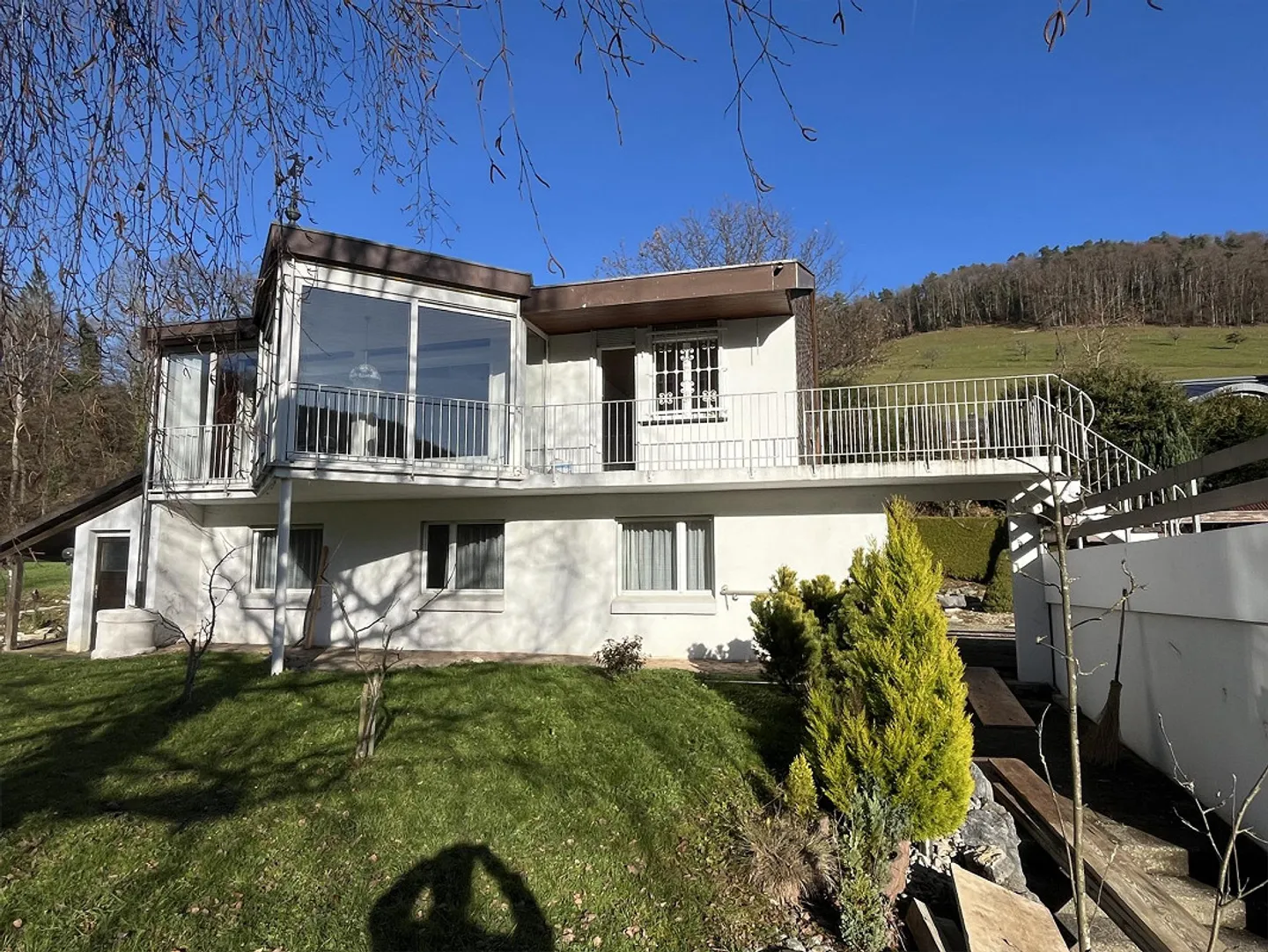 6-Room Detached House with Large Garden and 2 Garages - Photo 2 of 9