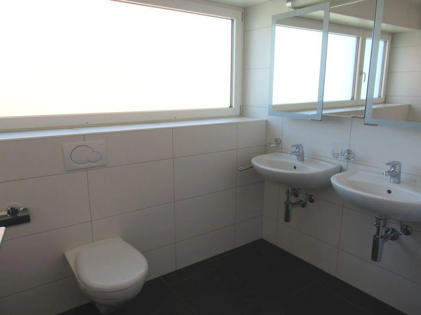Moderne 4.5-Zimmer-Wohnung mit Balkon - Foto 5 von 13