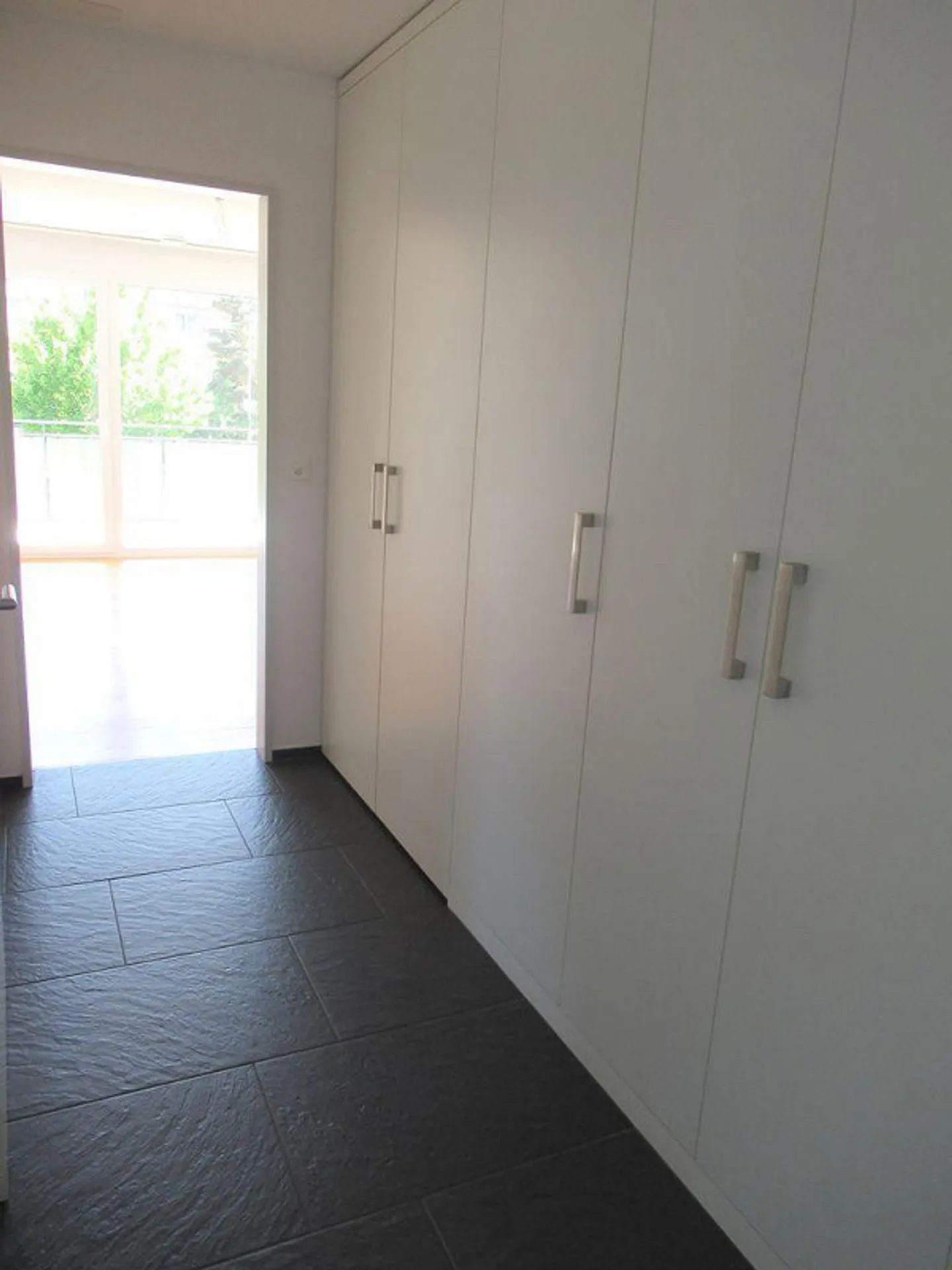 Moderne 4.5-Zimmer-Wohnung mit Balkon - Foto 7 von 13