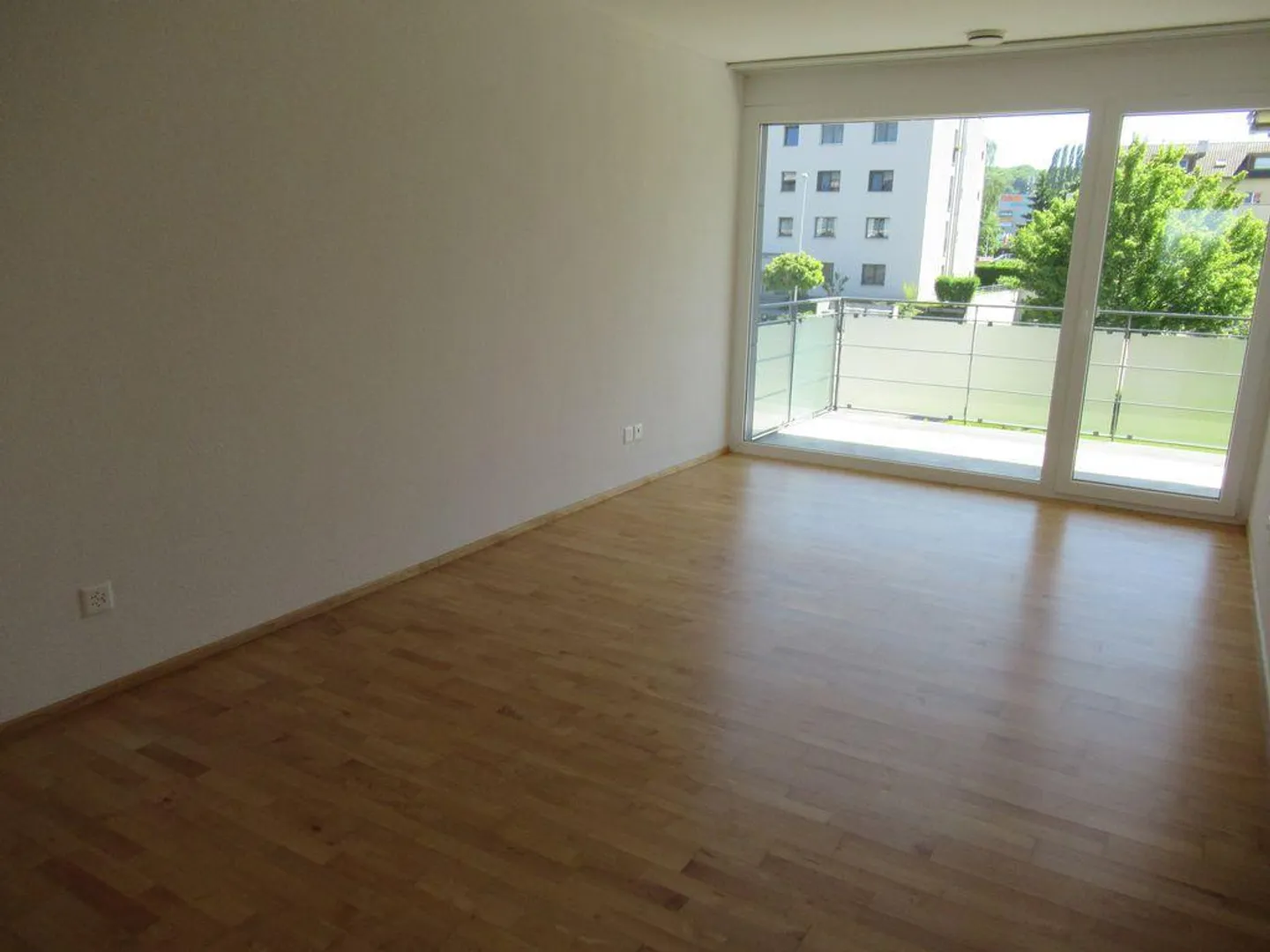 Moderne 4.5-Zimmer-Wohnung mit Balkon - Foto 9 von 13