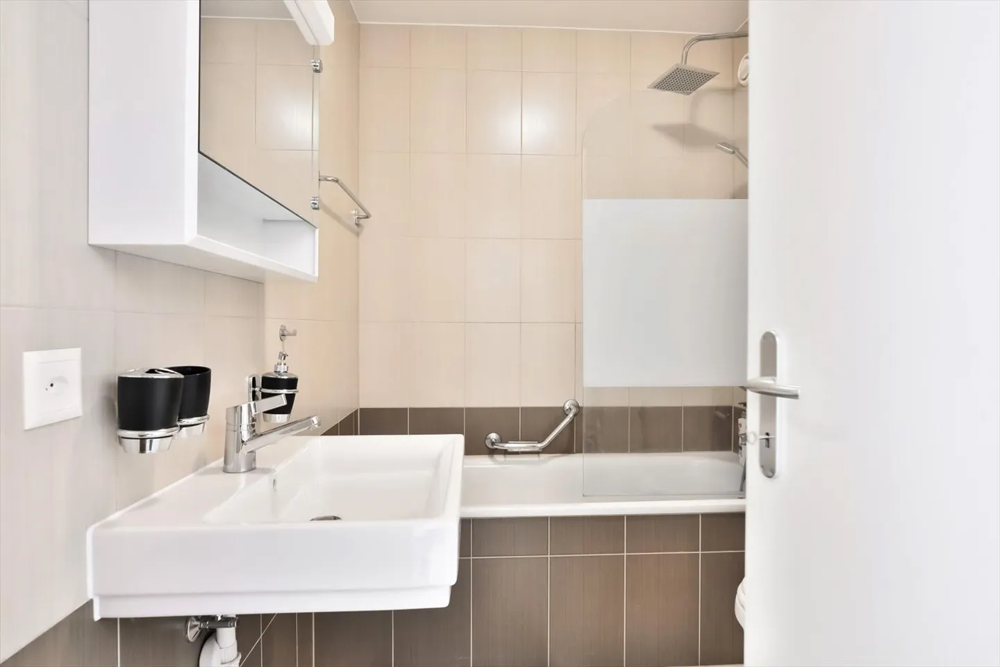 Appartement traversant à proximité des transports et des commerces copie - Photo 6 sur 9