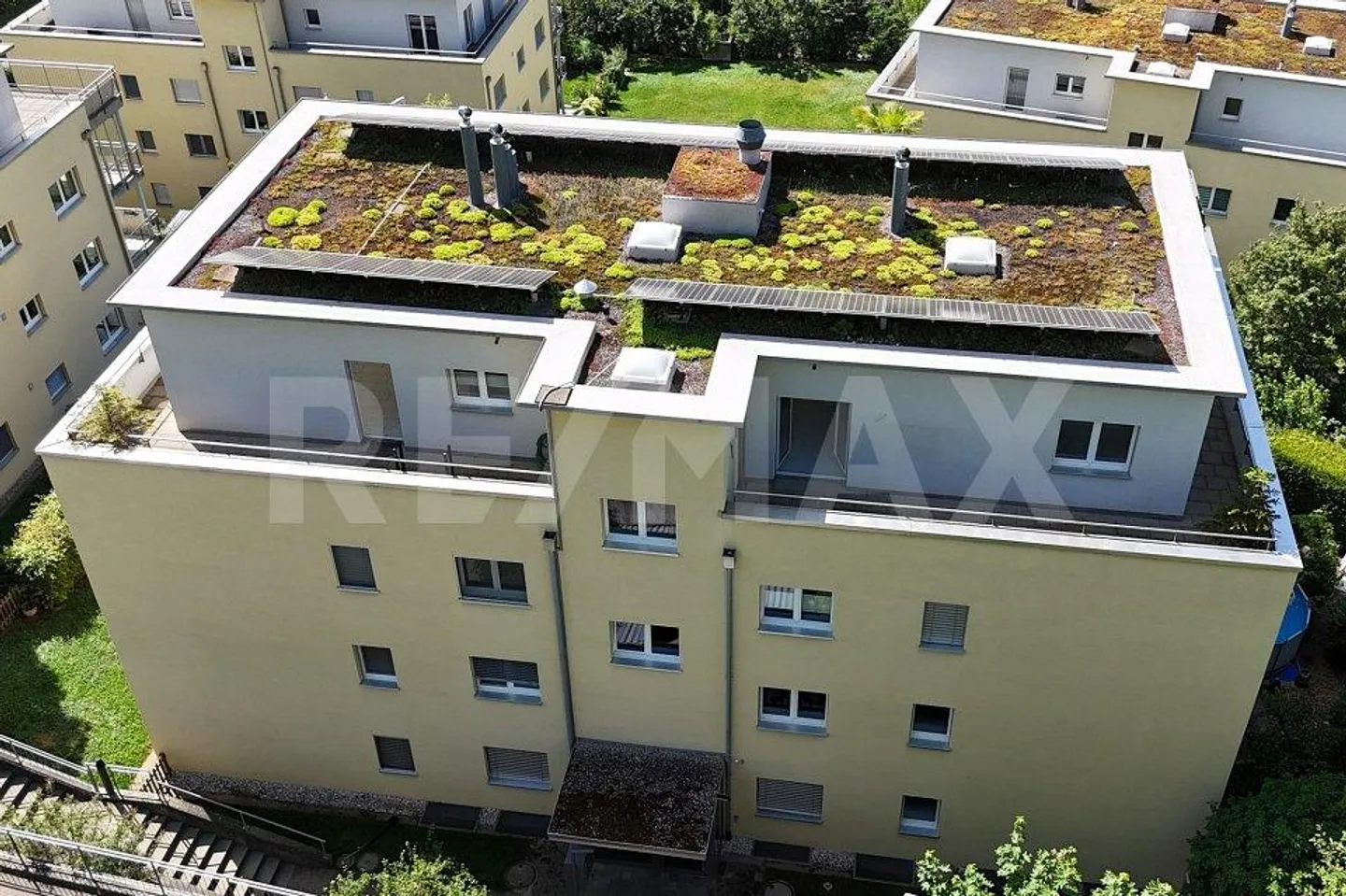 Exclusive Living - 5½-Room Penthouse Apartment with Direct Lift Access - Photo 3 of 13