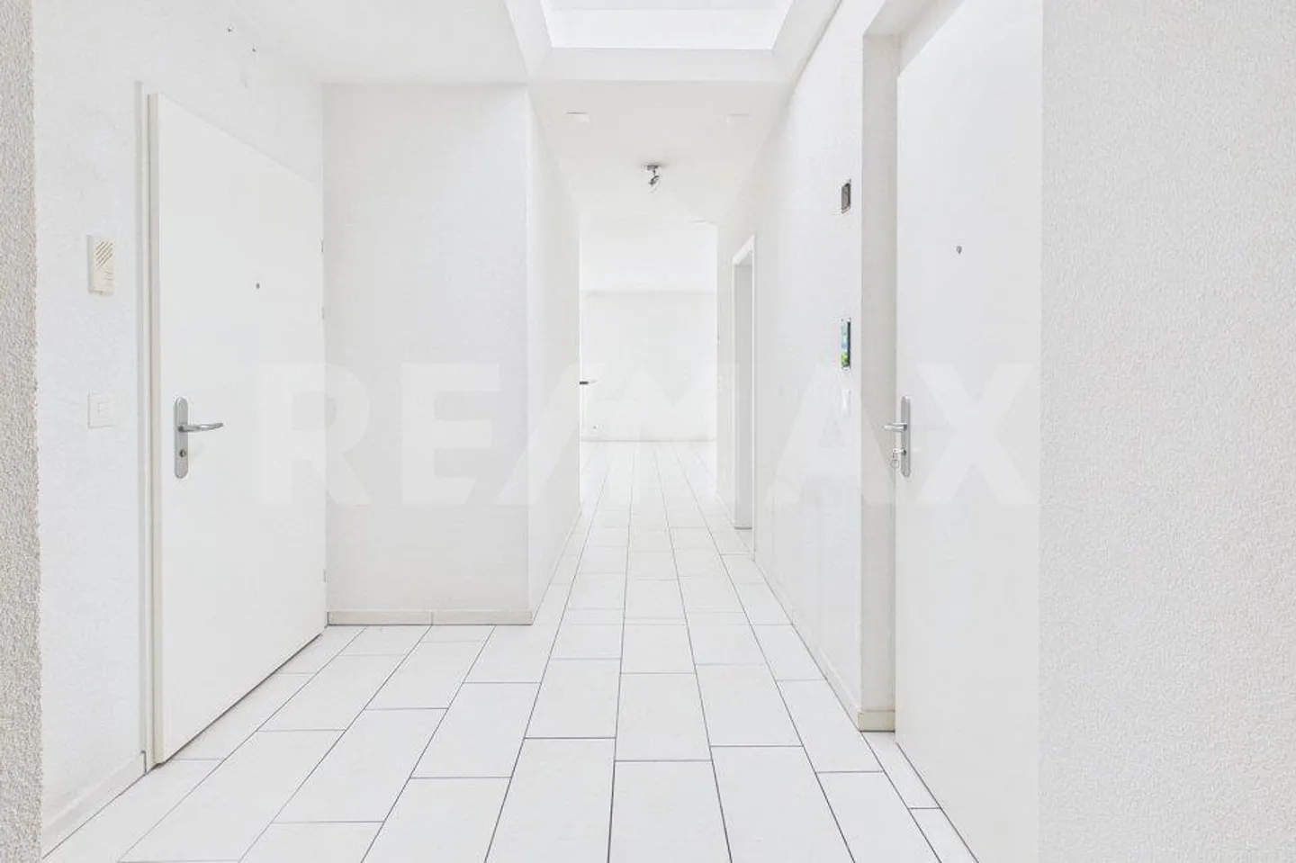 Exclusive Living - 5½-Room Penthouse Apartment with Direct Lift Access - Photo 9 of 13