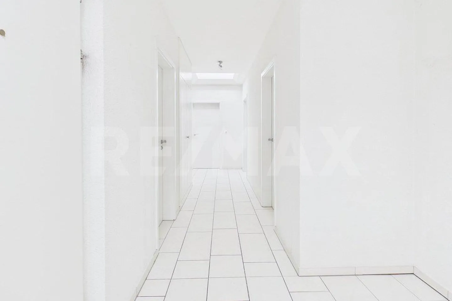 Exclusive Living - 5½-Room Penthouse Apartment with Direct Lift Access - Photo 10 of 13