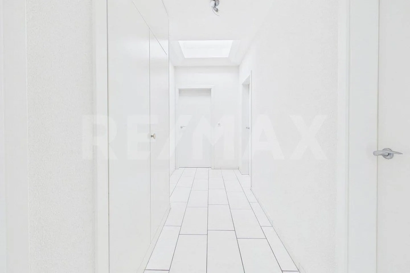 Exclusive Living - 5½-Room Penthouse Apartment with Direct Lift Access - Photo 11 of 13