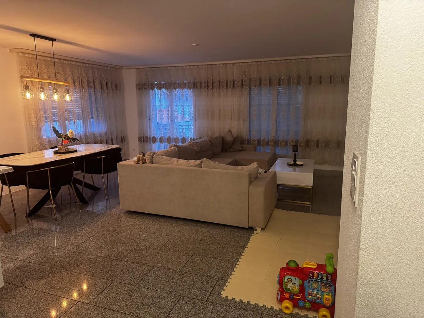 Geräumige 4.5-Zimmer-Wohnung - Foto 2 von 10