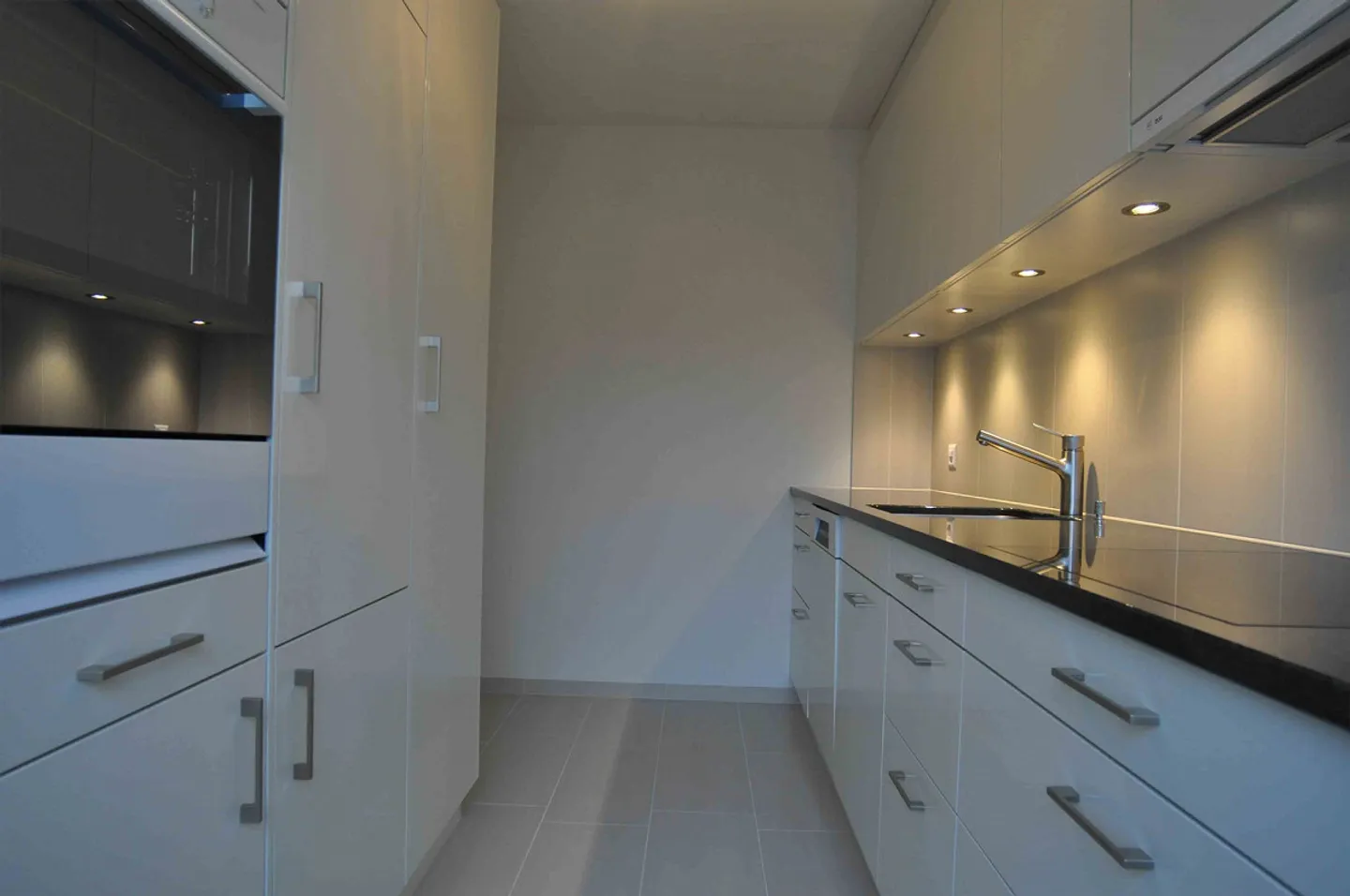 Ampio appartamento di 4,5 stanze, posizione centrale, 3° piano - Foto 2 di 7