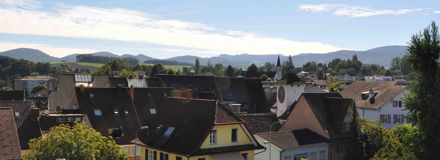 Ampio appartamento di 4,5 stanze, posizione centrale, 3° piano - Foto 1 di 7