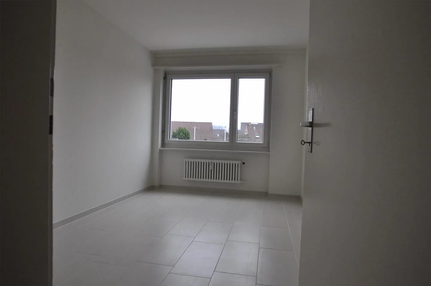 Ampio appartamento di 4,5 stanze, posizione centrale, 3° piano - Foto 3 di 7