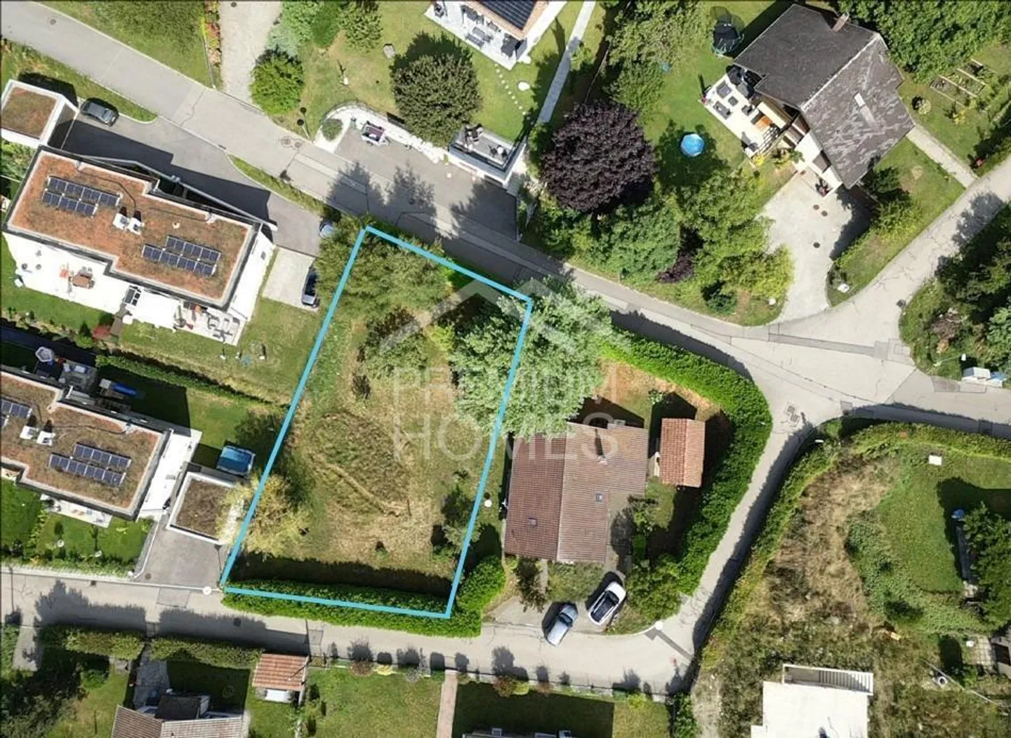Sunny plot for family home - Photo 1 of 4