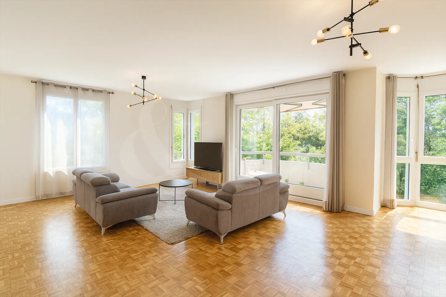 Malagnou: Family Apartment 6 Rooms ? Balcony & Double Box - Photo 1 of 5