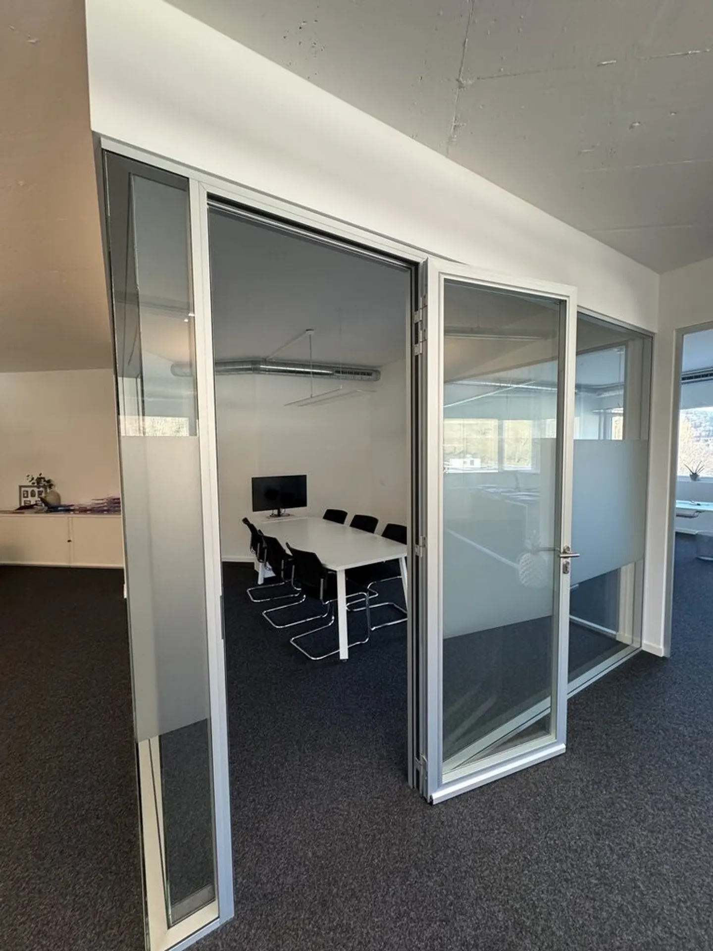 Beautiful commercial space for rent! - Photo 2 of 6