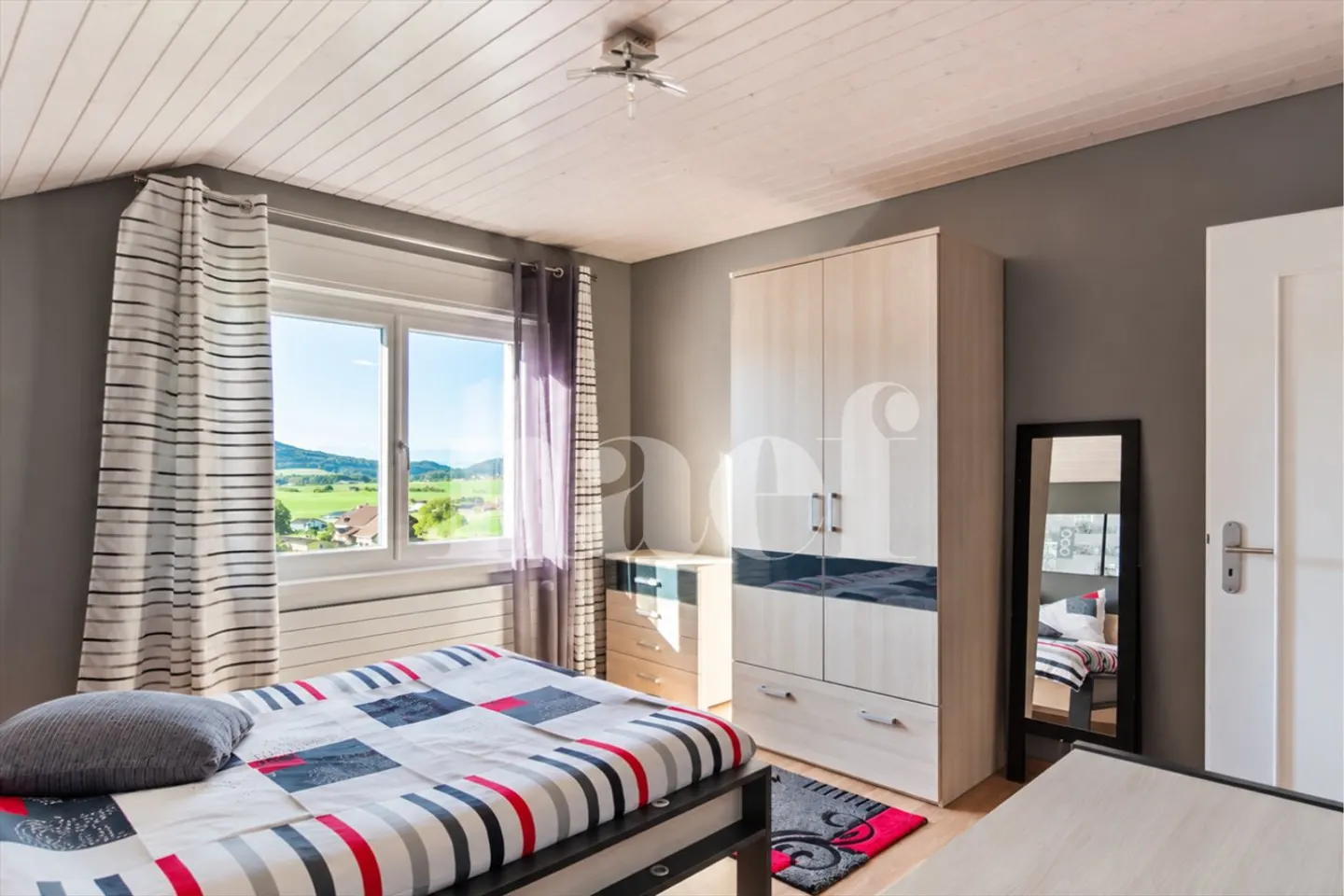 Gemütliche individuelle Villa mit 6,5 Zimmern und Nebengebäuden - Foto 11 von 12