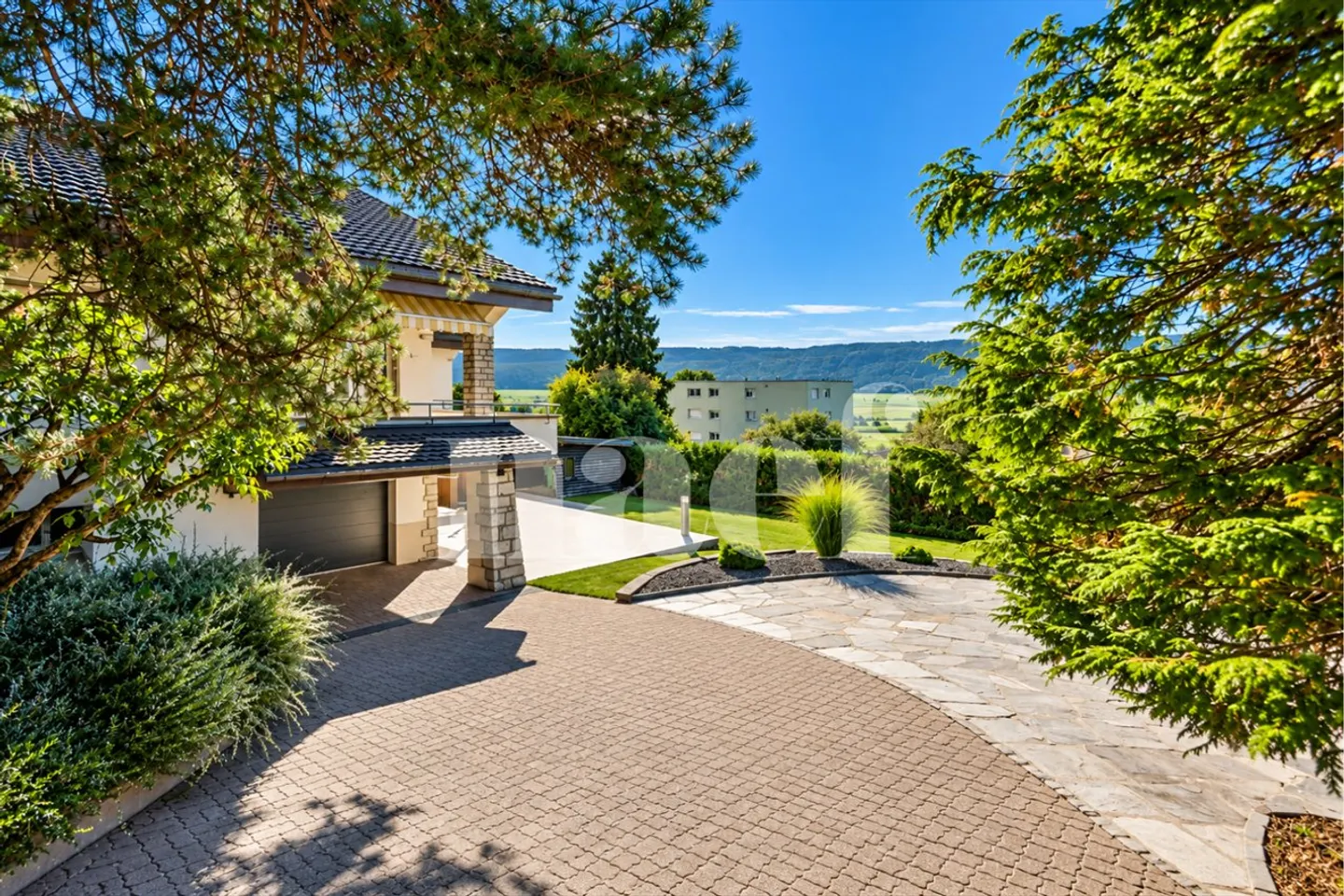 Gemütliche individuelle Villa mit 6,5 Zimmern und Nebengebäuden - Foto 12 von 12