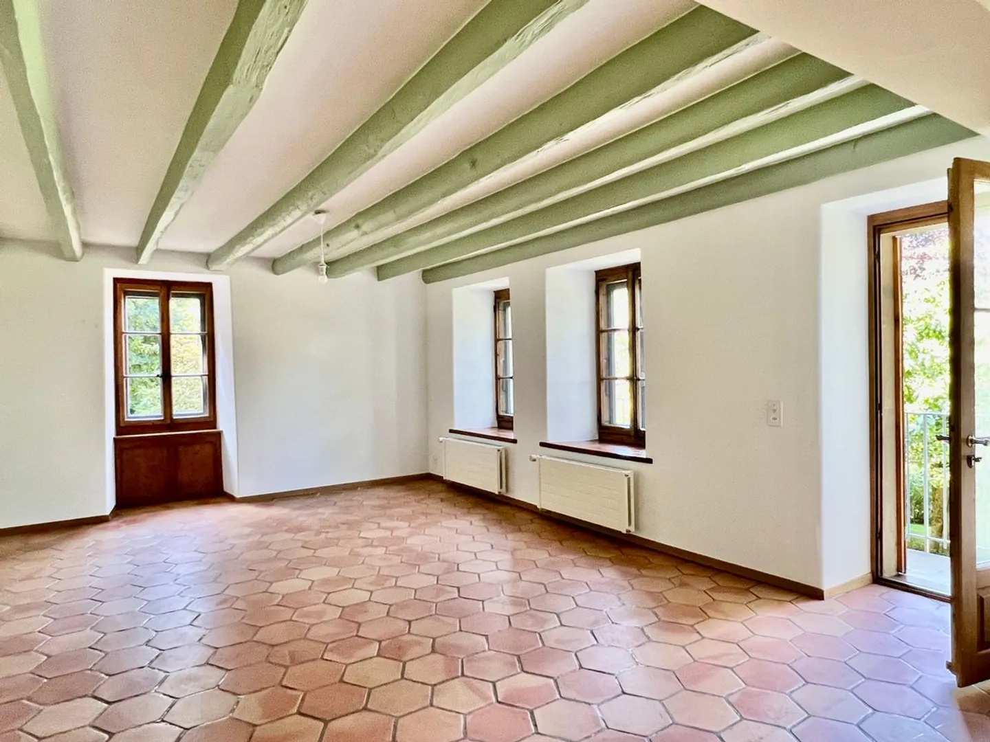 Großes Dorfhaus voller Charme für eine oder zwei Familien, außergewöhnlicher Garten! - Foto 4 von 11