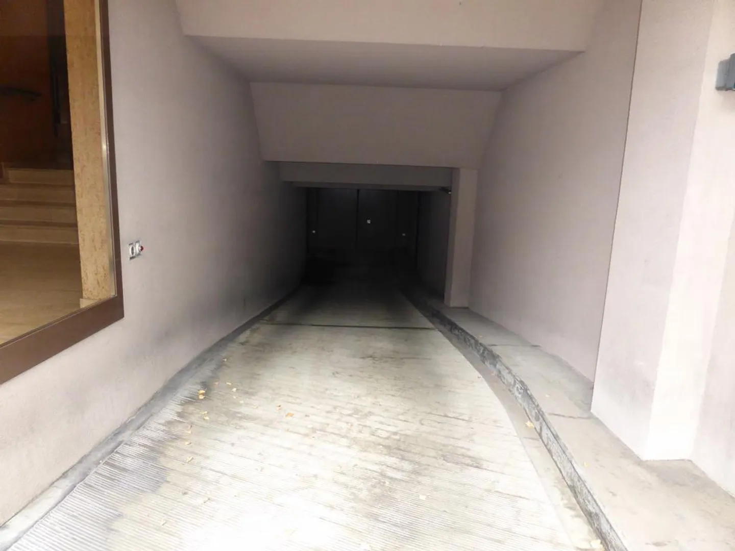 Parking space for rent on Neuweilerstrasse - Photo 2 of 2