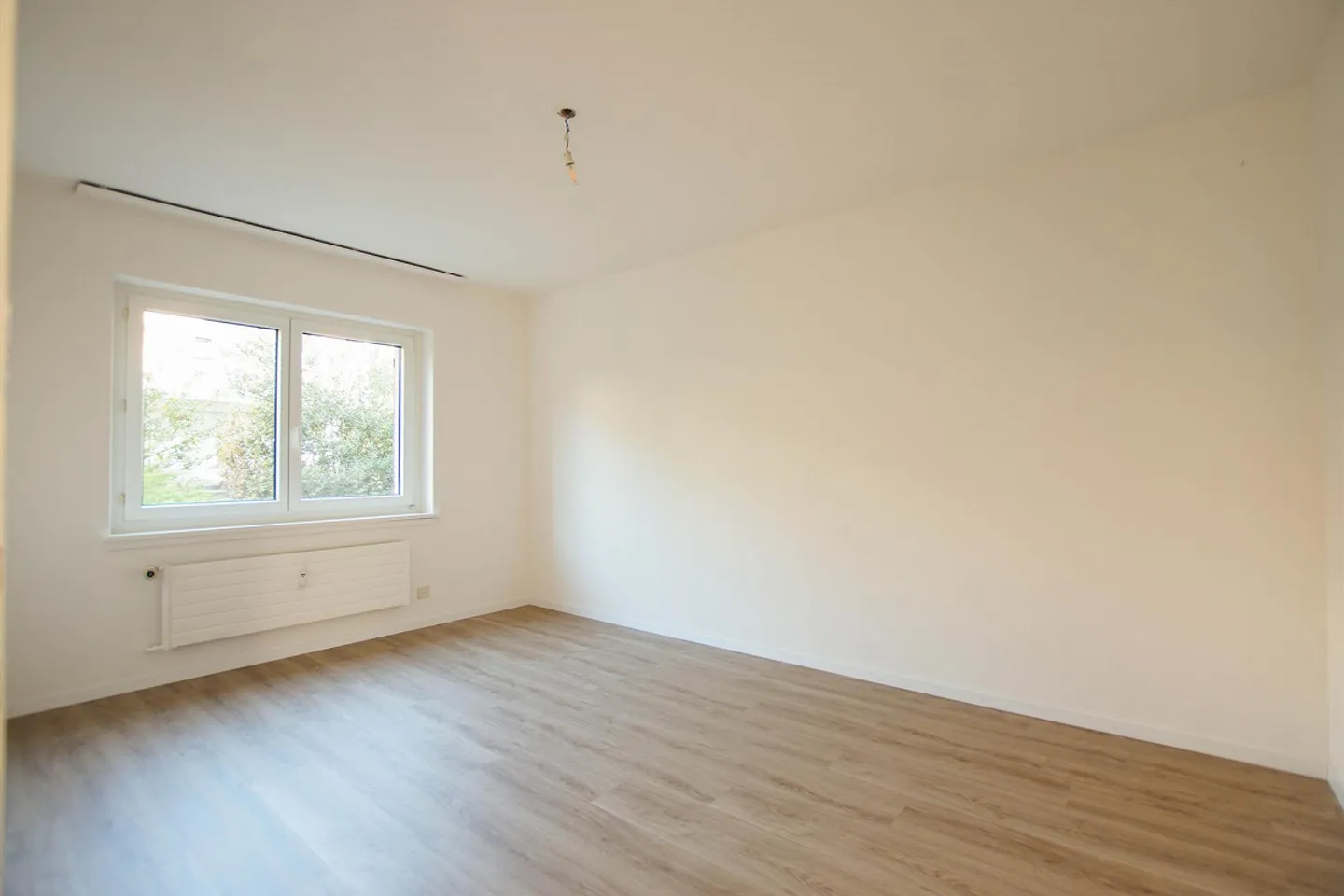 Beautiful 3-room apartment with sunny balcony and close to the city - Photo 4 of 8