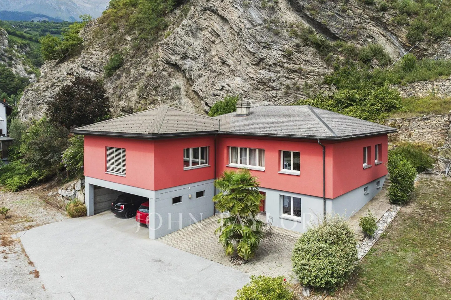 Spacious Family Villa in Saint-Léonard - Photo 1 of 10