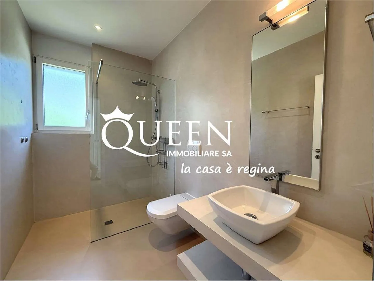 Minusio : penthouse 4.5 pièces, 150 m², terrasse, jacuzzi, vue sur le lac et les montagnes - Photo 12 sur 13