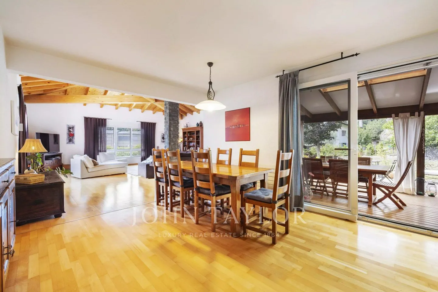 Spacious Family Villa in Saint-Léonard - Photo 3 of 10