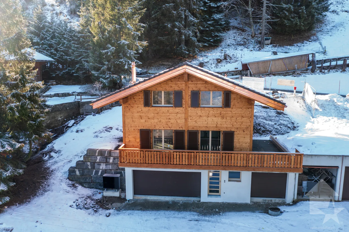 Les Cerniers, chalet neuf en cours de finition - Photo 2 sur 14