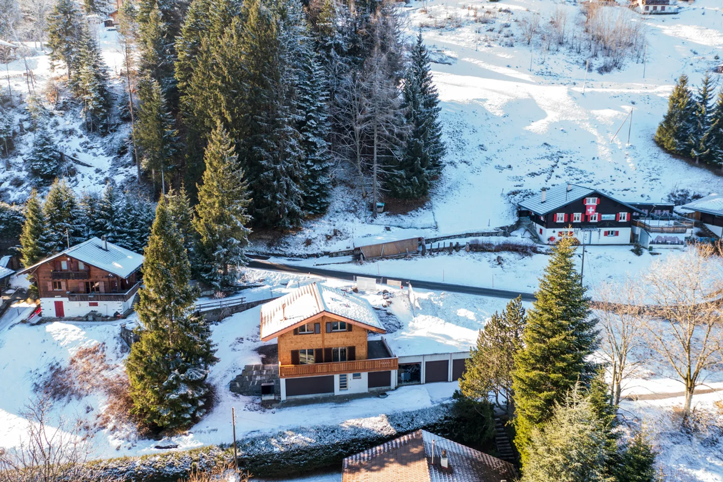 Les Cerniers, chalet neuf en cours de finition - Photo 3 sur 14