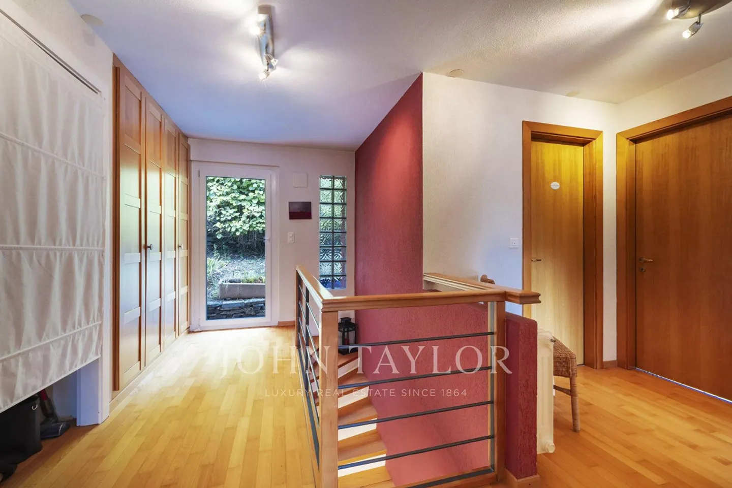 Spacious Family Villa in Saint-Léonard - Photo 5 of 10
