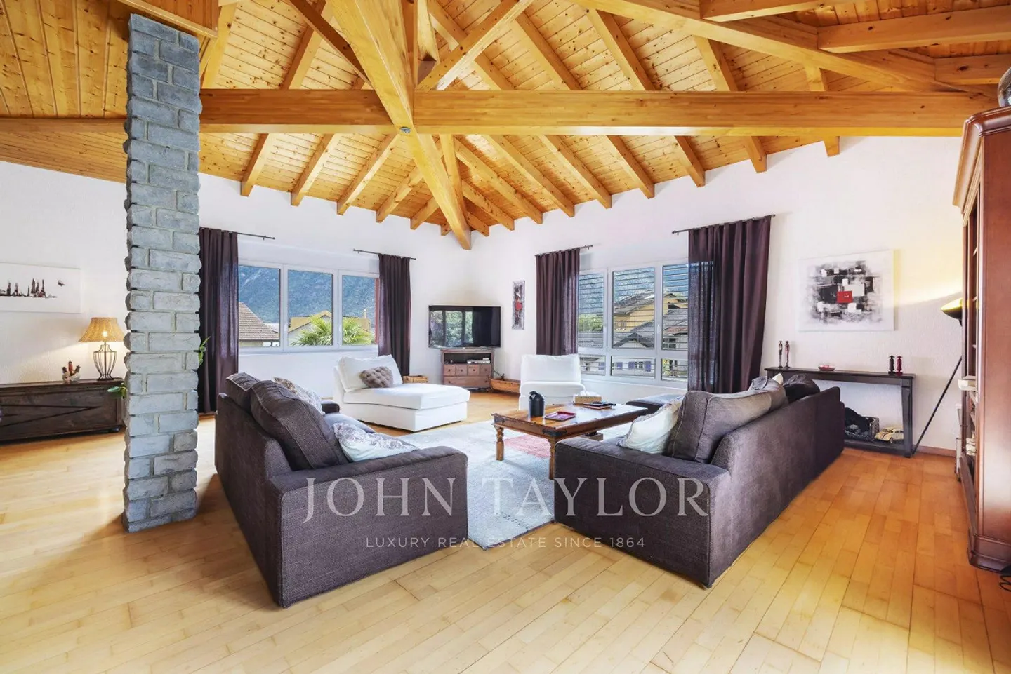 Spacious Family Villa in Saint-Léonard - Photo 2 of 10
