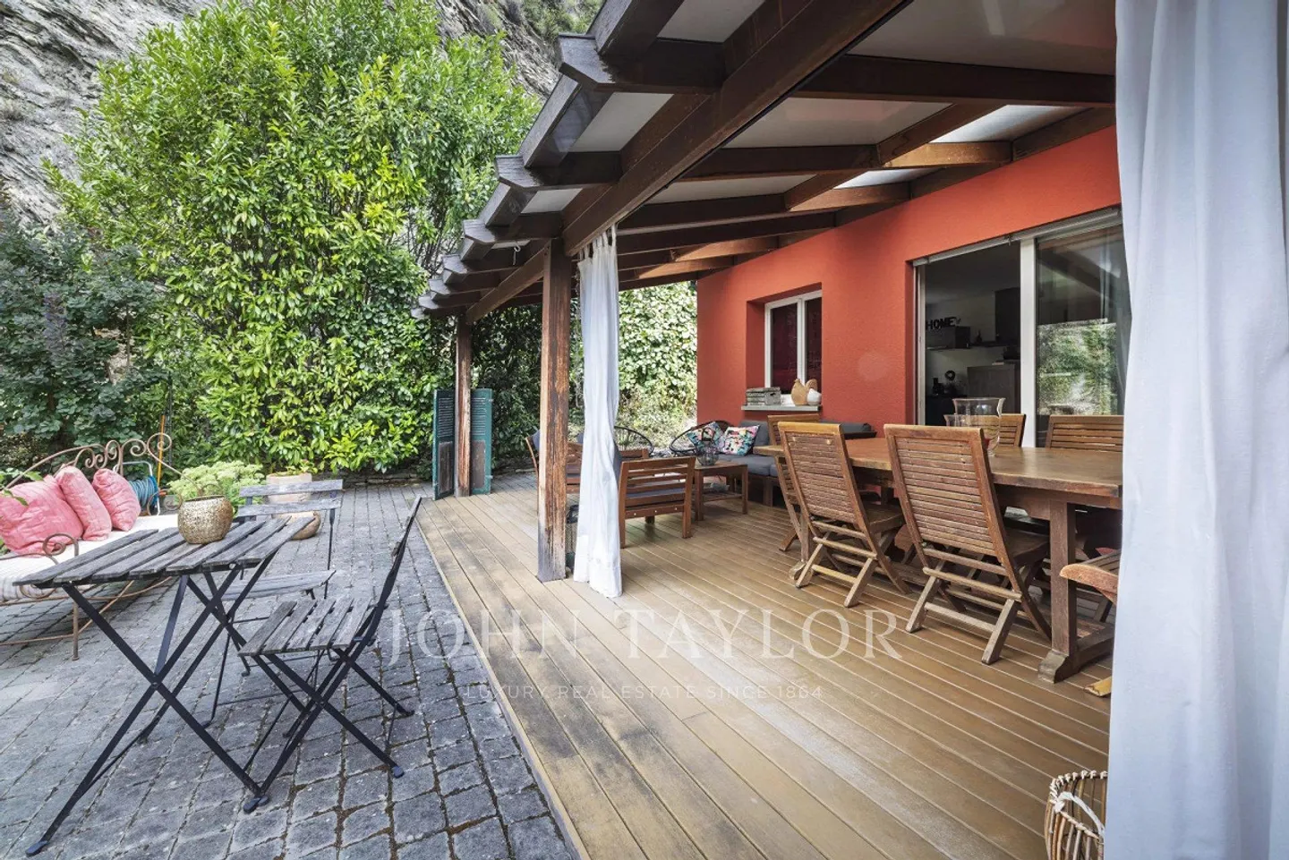 Spacious Family Villa in Saint-Léonard - Photo 9 of 10