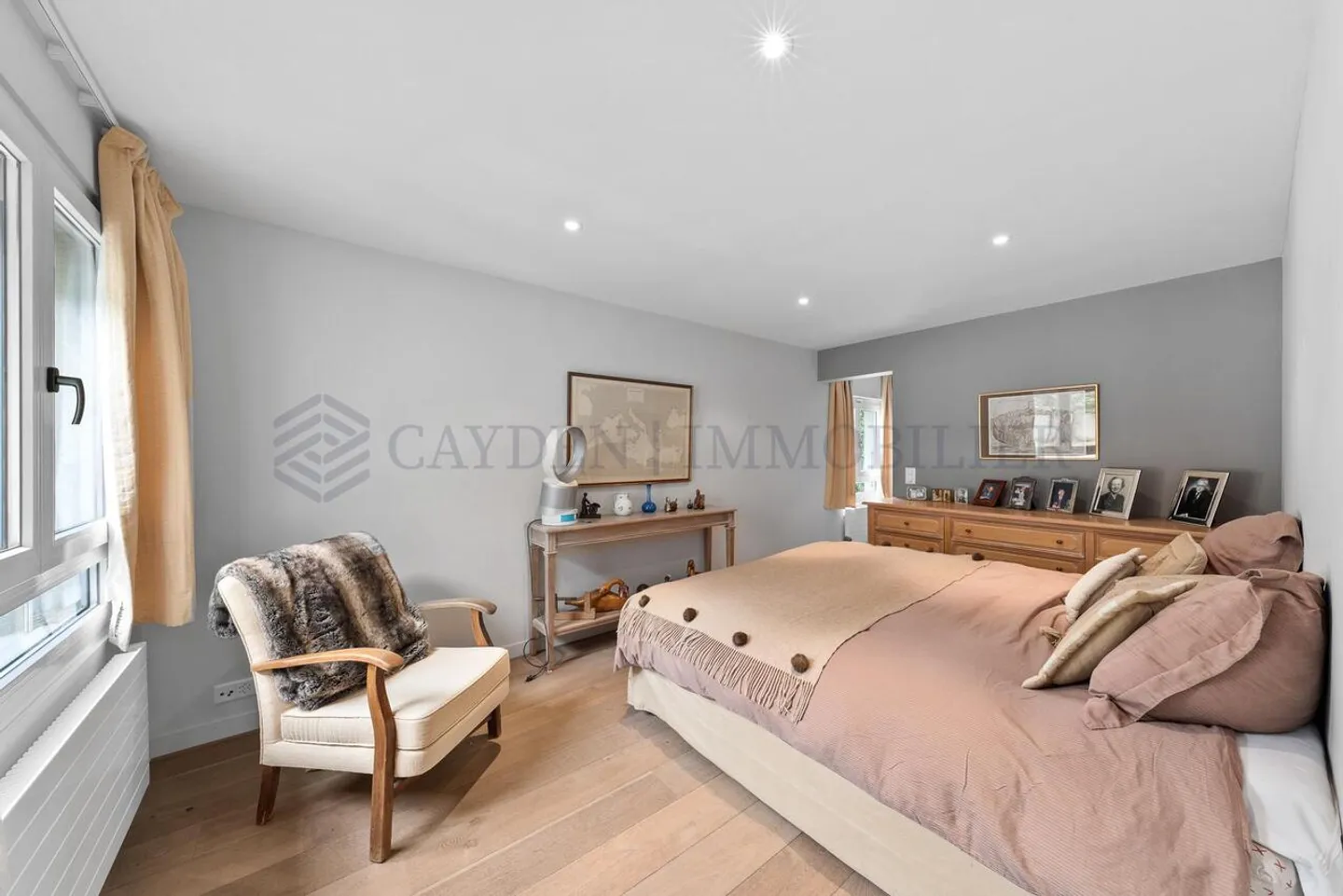 Stunning fully renovated property - Photo 9 of 13